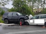 Pri čelnej zrážke dvoch áut v Rožňavskom okrese sa zranilo päť ľudí