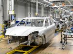 Volkswagen vyrába na dve zmeny, autá už produkujú aj ostatné automobilky