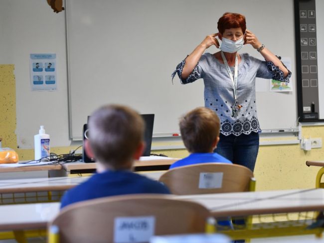 Žiaci sa vrátia do škôl a materských škôl 1. júna, budú platiť hygienické opatrenia