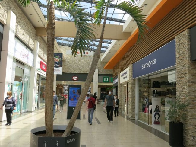 Tieto pravidlá začnú od stredy platiť v obchodných centrách
