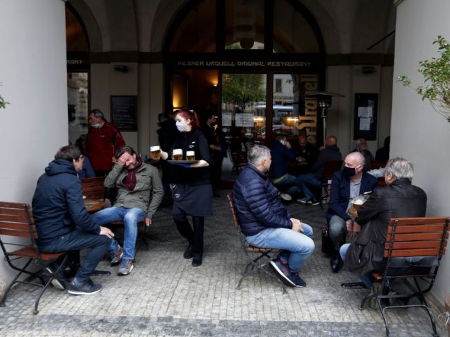 Reštaurácie a hotely avizujú, že budú potrebovať dlhodobú pomoc