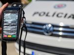 Vodičov zastavuje falošný policajt, takto ho spoznáte