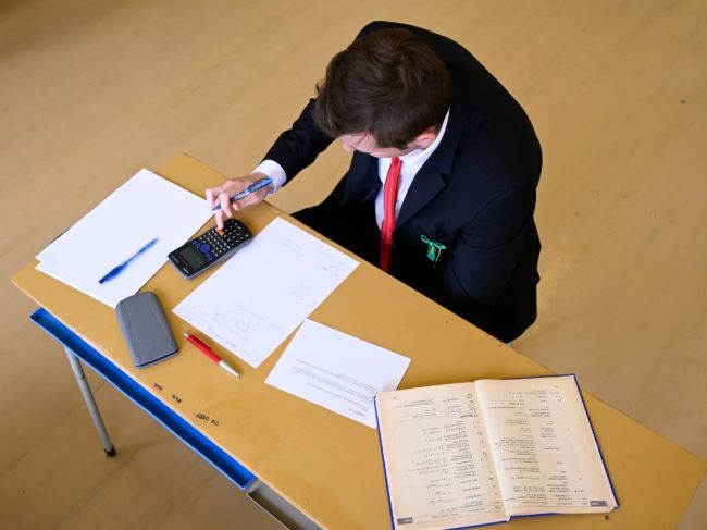 V týchto dňoch mali byť ústne maturity, riaditelia ich zrušenie uvítali