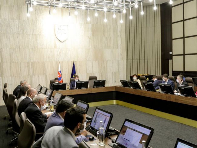 Zamestnávatelia dostanú odklad platenia poistného, takáto je podmienka