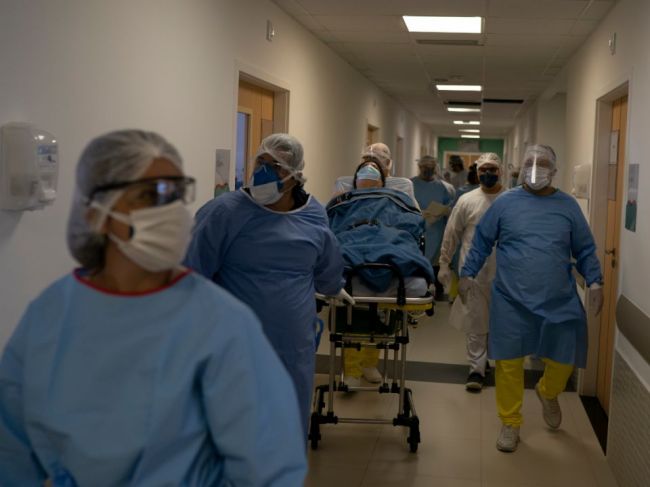 Počet obetí epidémie choroby COVID-19 v Brazílii prekročil hranicu 20.000