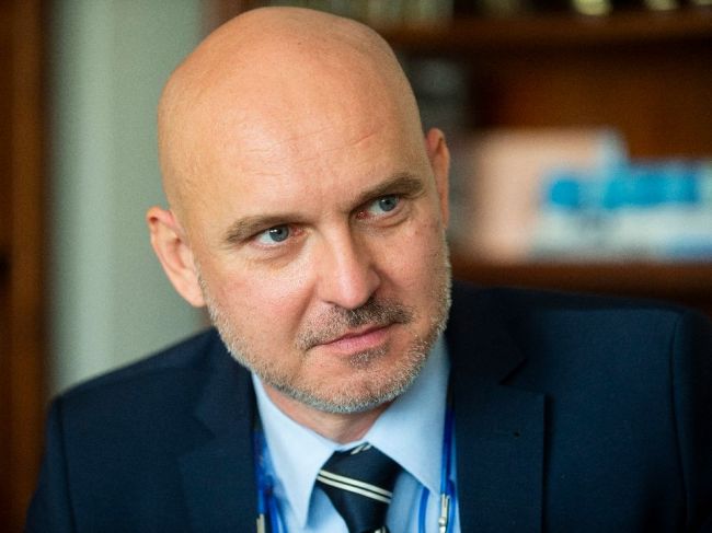 Gröhling garantuje, že platy učiteľov klesať nebudú