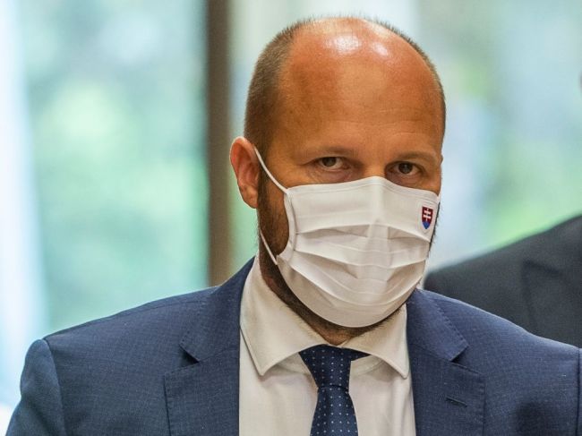 Naď chce schválené stratégie do konca roka, platy vojakom nezníži