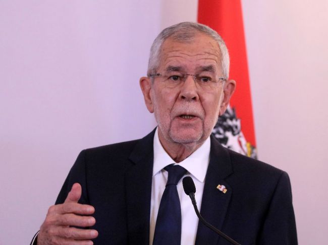 Rakúsky prezident sa kajá - polícia ho našla v reštaurácii v nepovolenom čase