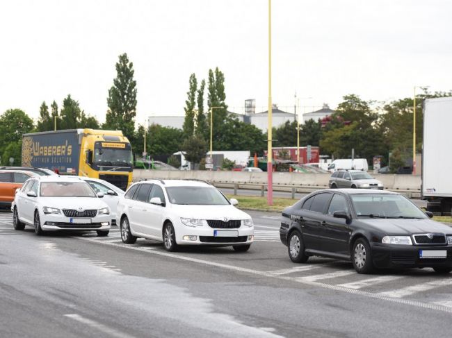 Vodiči sa pri vjazde do Bratislavy zdržia aj vyše pol hodiny