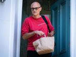 Za obhajovanie Cummingsa kritizujú Johnsona aj anglikánski biskupi