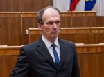 Z poslaneckého klubu ĽSNS odchádzajú traja poslanci