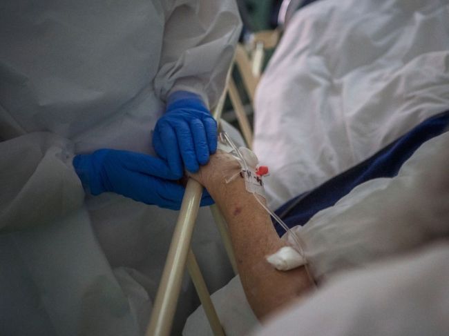 V Maďarsku počet úmrtí na koronavírus opäť stúpa, zomrelo ďalších 8 ľudí