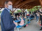 Konzílium odborníkov sa radilo o návrate starších detí do škôl ešte tento školský rok