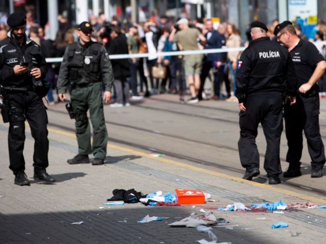 Policajti použili pri zásahu na Obchodnej zbraň oprávnene, sťažnosti zamietli