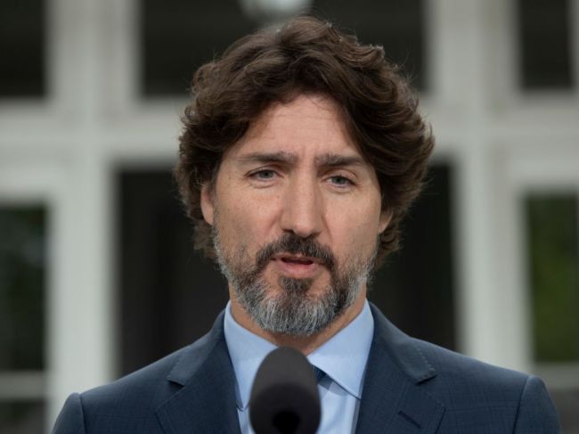 Trudeau po otázke týkajúcej sa Trumpa a protestov na 20 sekúnd stíchol