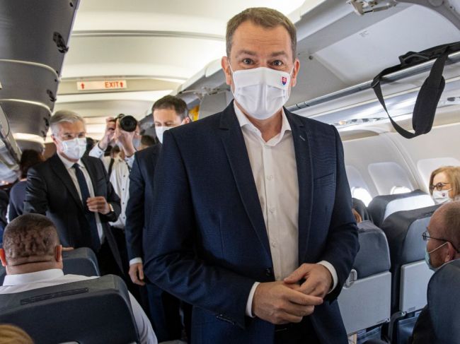 Matoviča privítali v Prahe, v delegácii sú členovia vlády i konzília