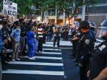 Protesty v New Yorku a Washingtone boli pokojné, polícia však zatýkala