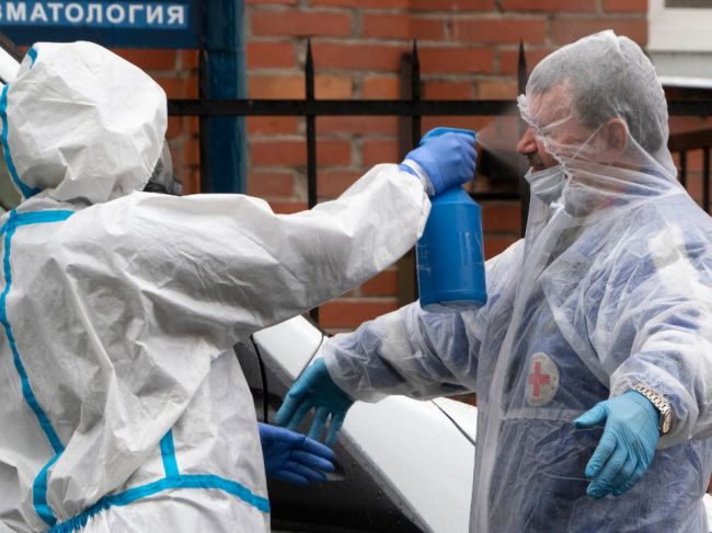 Celkový počet ľudí nakazených koronavírusom sa v Rusku priblížil 450.000