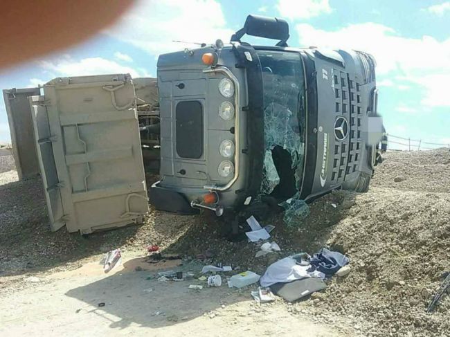 Na stavbe D4/R7 sa prevrátilo nákladné vozidlo, šofér utrpel zranenia