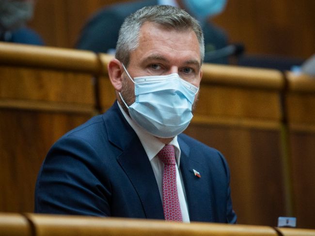 Pellegrini vyzval vládu na transparentné výberové konania na prednostov OÚ