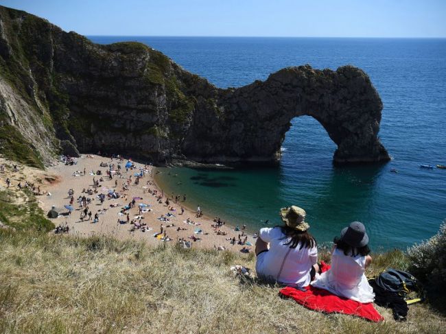 Británia zaznamenala najnižší denný prírastok úmrtí od marca