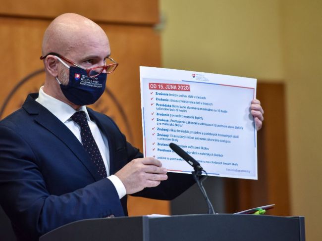 Do škôl sa budú môcť vrátiť i žiaci 6. až 9. ročníka ZŠ a stredoškoláci