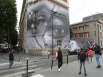 Streetartový umelec odhalil v Paríži nástennú maľbu na počesť Floyda a Traorého