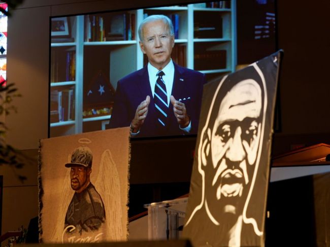 Biden vo videu na pohrebe Georgea Floyda: Teraz je čas na rasovú spravodlivosť