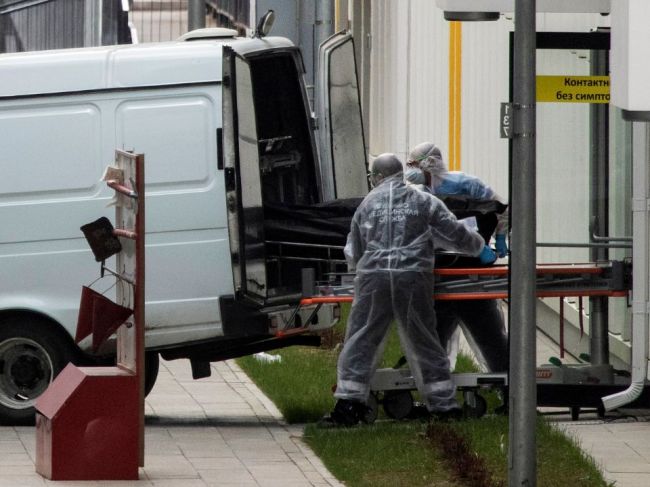 WHO žiada Rusko, aby zrevidovalo metódy evidencie obetí pandémie