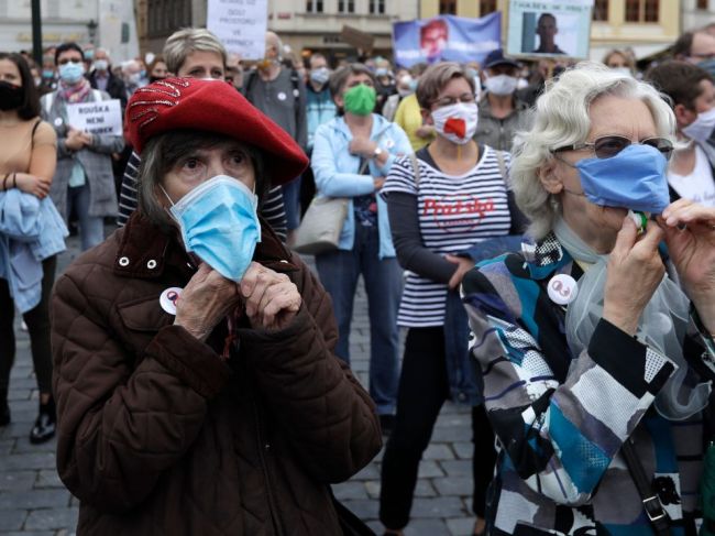 V Európe môže nastať ďalšia vlna nákazy novým koronavírusom, varujú experti