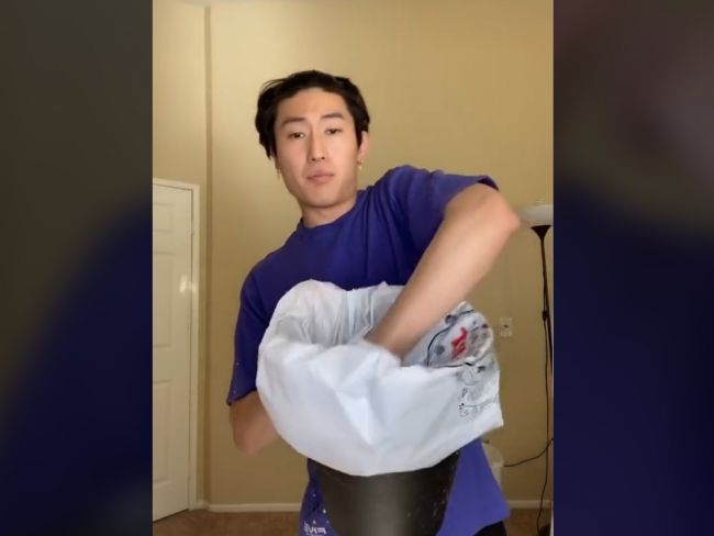 Video: Takto správne navlečiete vrecko na odpadky. Doteraz ste to robili zle!