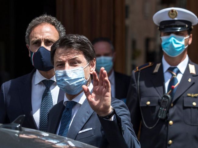 Taliansky premiér Conte vypovedal pred vyšetrovateľmi v súvislosti koronakrízou