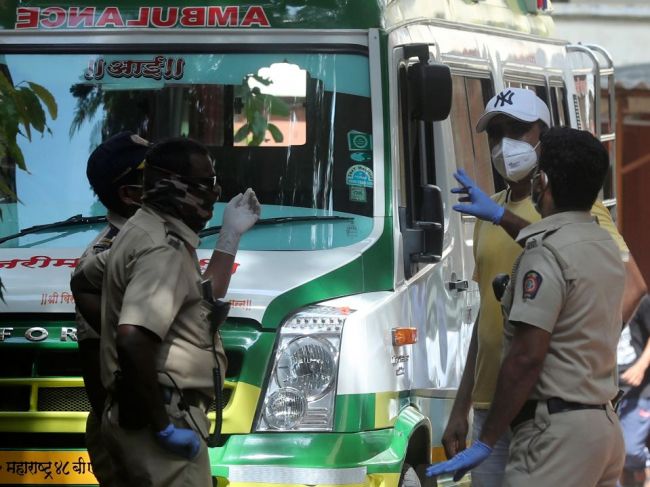 India: V Naí Dillí sa 500 vozňov zmení na nemocničné izby
