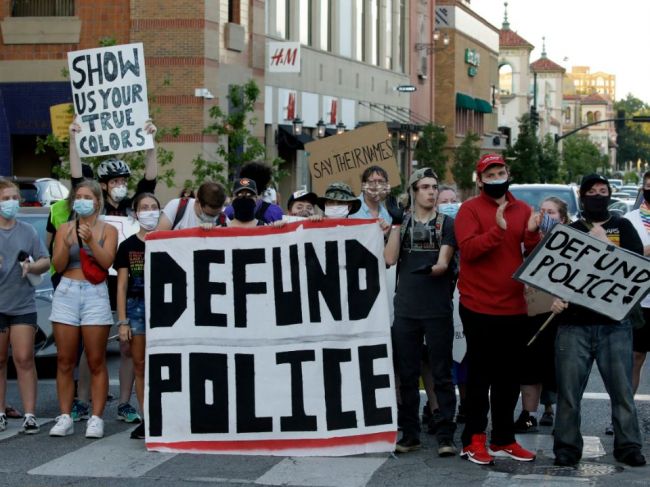 V Minneapolise 7 policajtov odišlo z polície, ďalší už podali výpovede