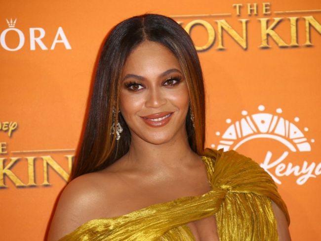Beyonce požaduje stíhanie policajtov, ktorí zastrelili Afroameričanku