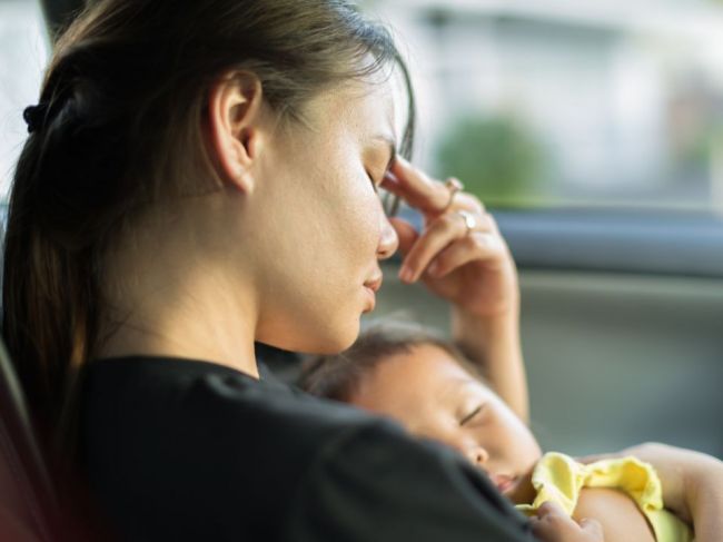 Popôrodná depresia a jej 5 príznakov, ktoré sa netýkajú myšlienok na sebapoškodzovanie