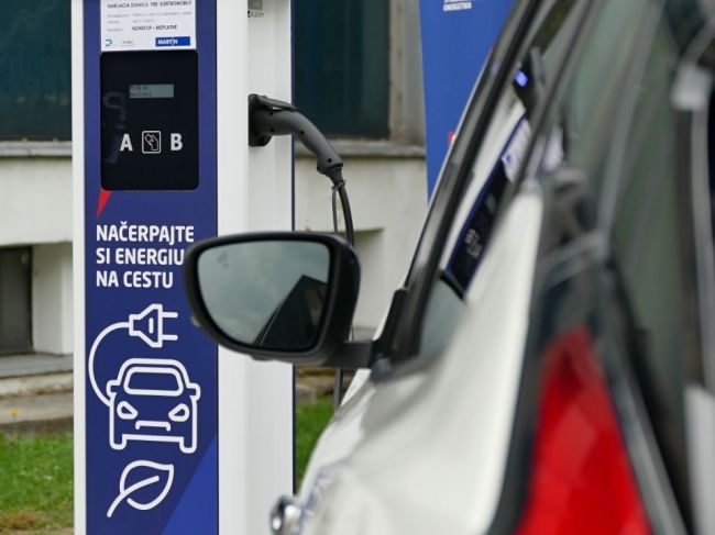 SEVA: Na Slovensku bude v roku 2030 jazdiť viac ako 140.000 elektromobilov