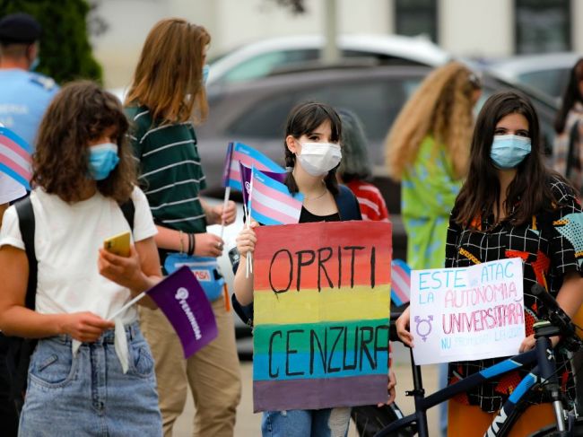 Demonštranti v Rumunsku protestovali proti zákonu o zákaze výučby rodových štúdií