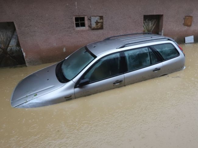 SHMÚ upozorňuje: V siedmich okresoch platí výstraha 2. stupňa pred búrkami