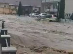 Video: V Pichne sa voda valila cez dedinu, strhla niekoľko áut