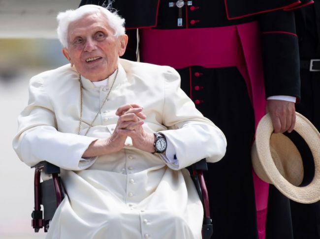 Emeritný pápež Benedikt XVI. sa po návšteve brata v Nemecku vrátil do Vatikánu