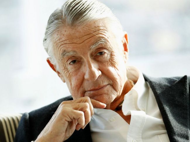 Zomrel režisér Hráčov so smrťou a Batmana Joel Schumacher