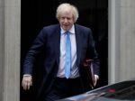 Johnson: V Anglicku začne platiť len vyše metrový fyzický odstup