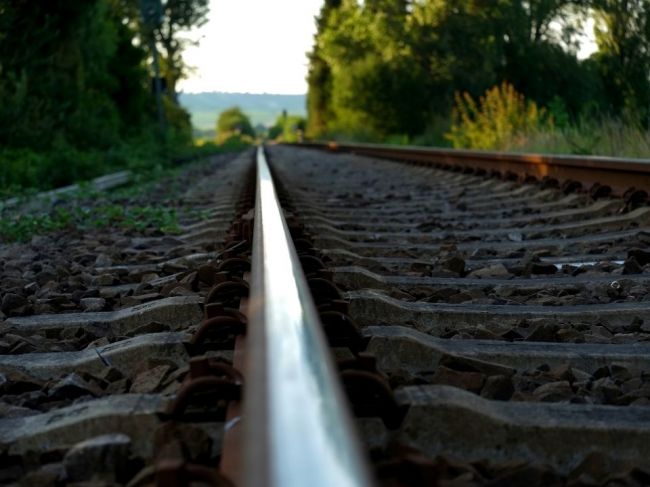Vlak zrazil muža, rušňovodič bol pod vplyvom alkoholu
