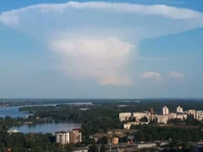 Video: Nad Ukrajinou sa zjavil „nukleárny oblak“, podľa vlády netreba panikáriť