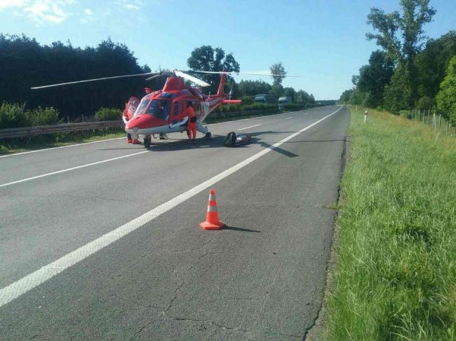 Smrteľná nehoda na D2: Na diaľnici musel pristáť vrtuľník