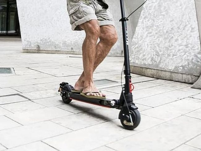 Muž prišiel o život pri nehode elektrickej kolobežky