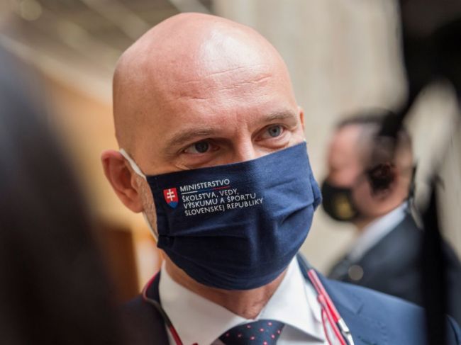 IT Asociácia Slovenska žiada Gröhlinga, aby riešil situáciu na FIIT STU
