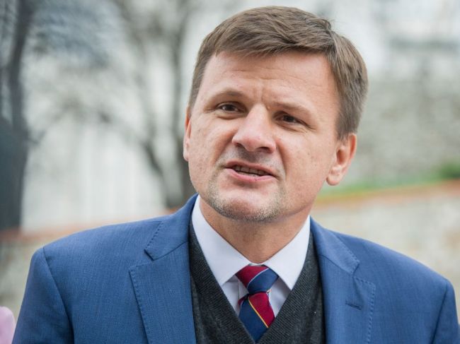 Mimoparlamentné strany hovoria v súvislosti s Kollárom o podvode a našich ľuďoch