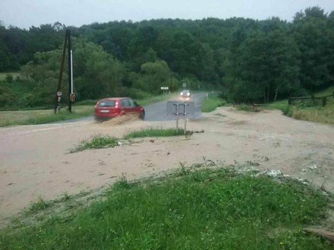 Hasiči zasahvali po prívalovom daždi, najvážnejšia situácia bola v Žilinskom kraji